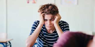 6 de cada 10 escolares en Chile presenta ansiedad o depresión: ¿Cómo afecta esto en los procesos de aprendizaje? 6 de cada 10 escolares en Chile presenta ansiedad o depresión: ¿Cómo afecta esto en los procesos de aprendizaje?