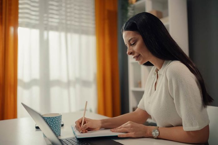 8M: Instituto Profesional IACC impulsa Beca Cuidadora y pone el foco en quienes estudian y cuidan 8M: Instituto Profesional IACC impulsa Beca Cuidadora y pone el foco en quienes estudian y cuidan