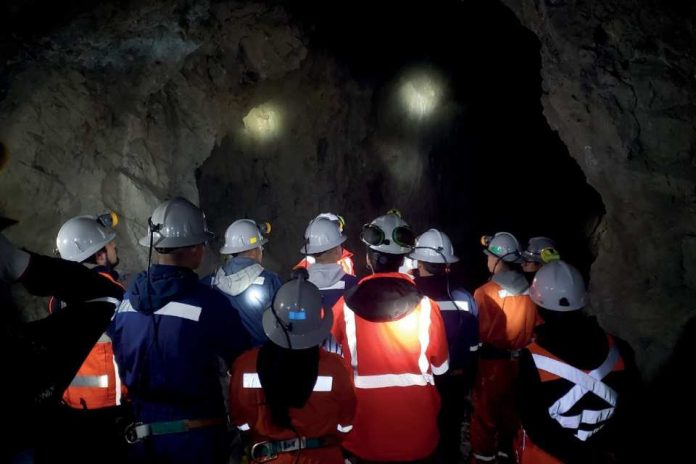 Agua y minerales críticos son los ejes de los nuevos programas que preparan a Chile para el futuro minero Agua y minerales críticos son los ejes de los nuevos programas que preparan a Chile para el futuro minero