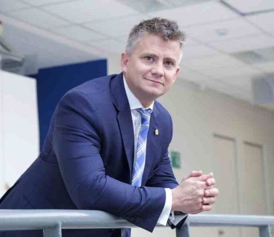 Alejandro Urzúa, académico de la Facultad de Economía y Negocios de la Universidad Andrés Bello