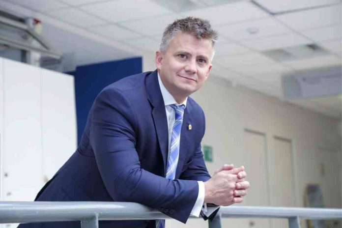 Alejandro Urzúa, académico de la Facultad de Economía y Negocios de la Universidad Andrés Bello