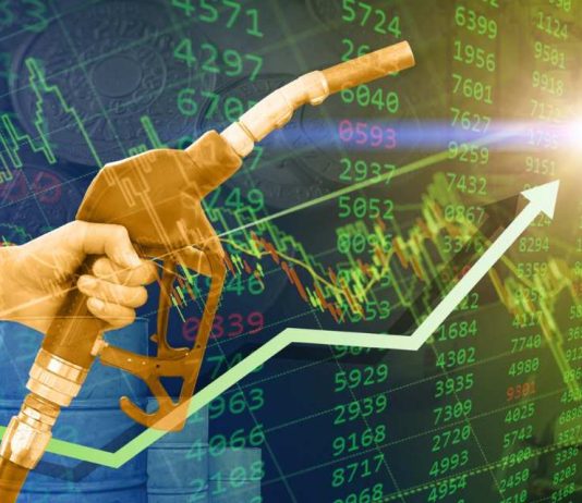 Alza histórica de la bencina: 4 claves para enfrentar el impacto sin caer en deudas