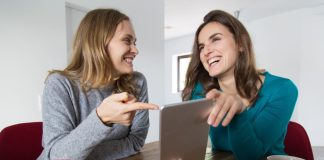 Experta advierte: confiar sólo en la IA para hablar inglés puede jugarte en contra