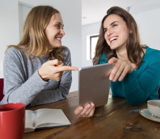 Experta advierte: confiar sólo en la IA para hablar inglés puede jugarte en contra