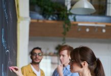 Beneficios para estudiar ofrecen becas, descuentos en cursos tech y hasta MBA en EE.UU. (1)