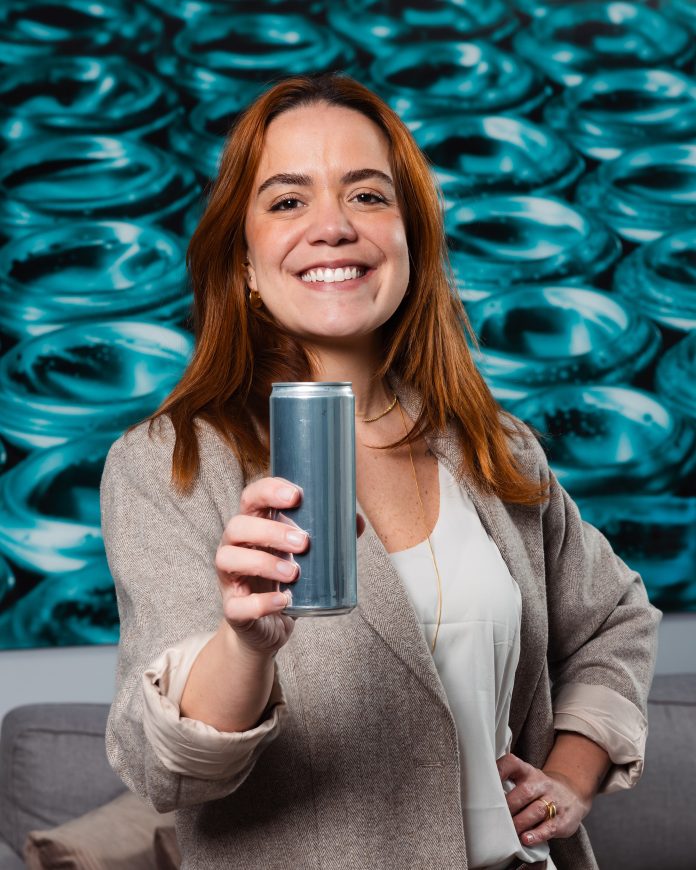 Cuando el envase importa el auge del consumo de agua en lata en América del Sur