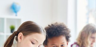 Estudiar fuera de Chile cómo esta experiencia fortalece el desarrollo de los niños