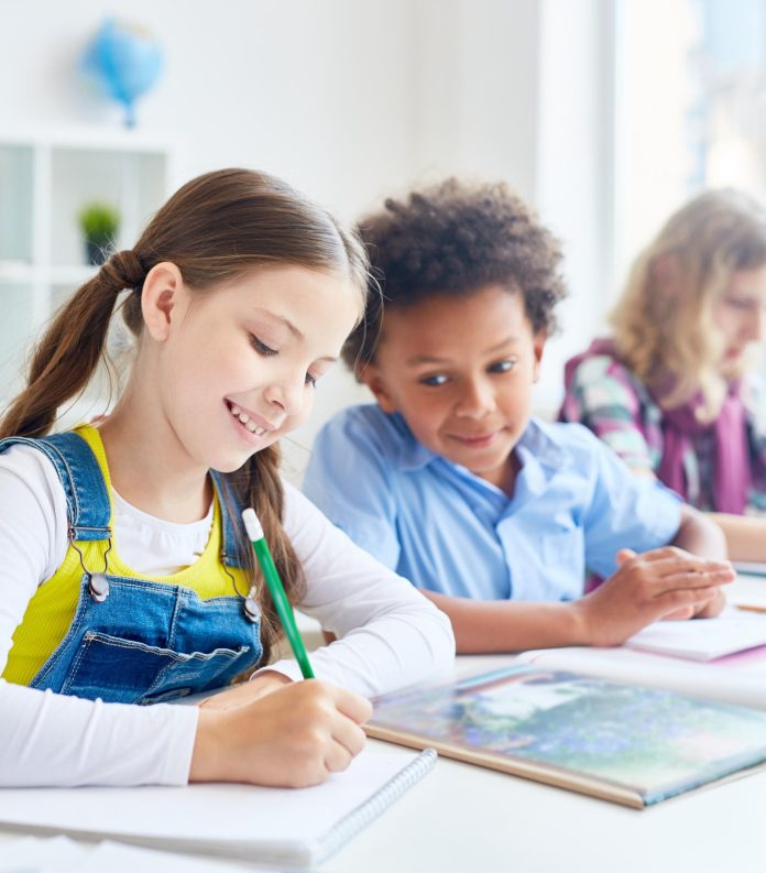 Estudiar fuera de Chile cómo esta experiencia fortalece el desarrollo de los niños Estudiar fuera de Chile cómo esta experiencia fortalece el desarrollo de los niños