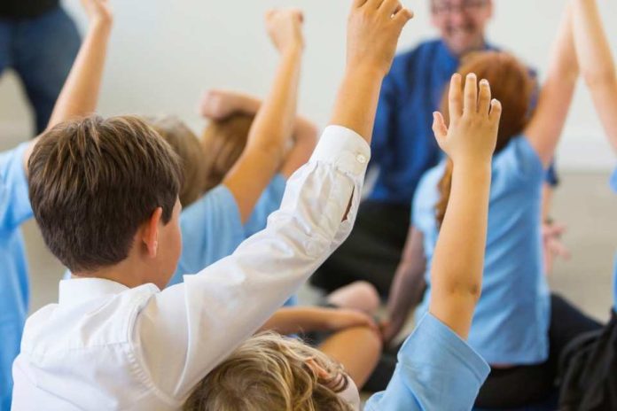 Estudio en 57 colegios del Biobío confirma impacto de emociones en el rendimiento escolar