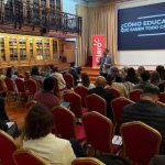 Expertos proponen desarrollar una cultura digital para transformar la convivencia en los colegios