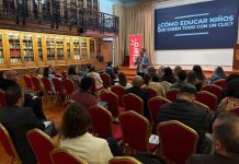 Expertos proponen desarrollar una cultura digital para transformar la convivencia en los colegios