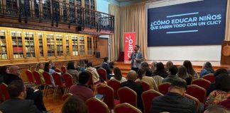 Expertos proponen desarrollar una cultura digital para transformar la convivencia en los colegios