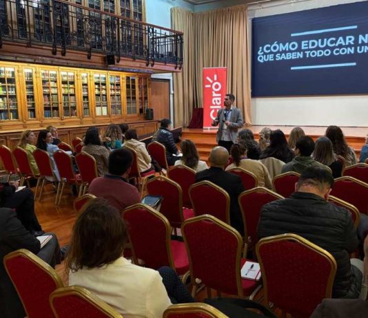 Expertos proponen desarrollar una cultura digital para transformar la convivencia en los colegios