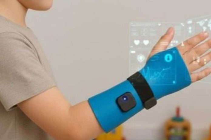 Investigadores desarrollan prototipo de órtesis inteligentes con sensores y videojuegos para mejorar la rehabilitación infantil
