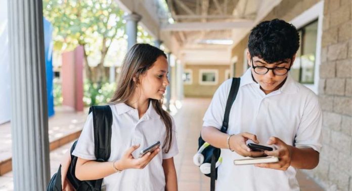 Menos celulares en las aulas el desafío de aplicar la nueva normativa en colegios