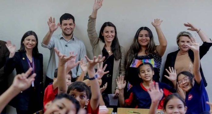 Ministra María Paz Arzola visitó escuela de Independencia “Es un ejemplo de que la educación pública puede ser de calidad. Vamos a trabajar para ir hacia allá”