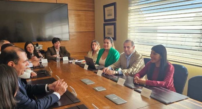 Ministra de Ciencias se mostró impresionada por labor realizada en la UCN