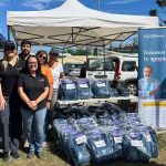 Niños y niñas afectados por los incendios de la comuna de Penco reciben kits escolares para volver a clases