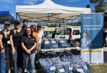 Niños y niñas afectados por los incendios de la comuna de Penco reciben kits escolares para volver a clases