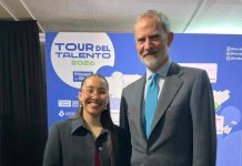 Profesora chilena participa de "Tour del talento" presidido por Rey Felipe