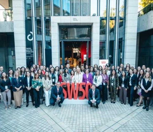 Santander reconoce a 50 directivas del país en una nueva edición del programa global de liderazgo femenino SW50 Santander reconoce a 50 directivas del país en una nueva edición del programa global de liderazgo femenino SW50