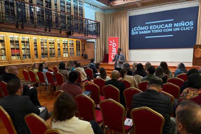 Summit Alfabetización Digital 2026: Expertos proponen desarrollar una cultura digital para transformar la convivencia en los colegios Summit Alfabetización Digital 2026: Expertos proponen desarrollar una cultura digital para transformar la convivencia en los colegios