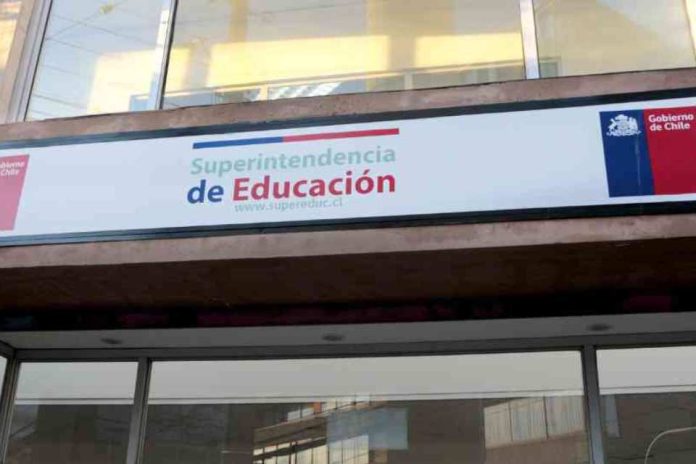 Supereduc trabaja en nuevos lineamientos para uso de tecnología de seguridad en los establecimientos