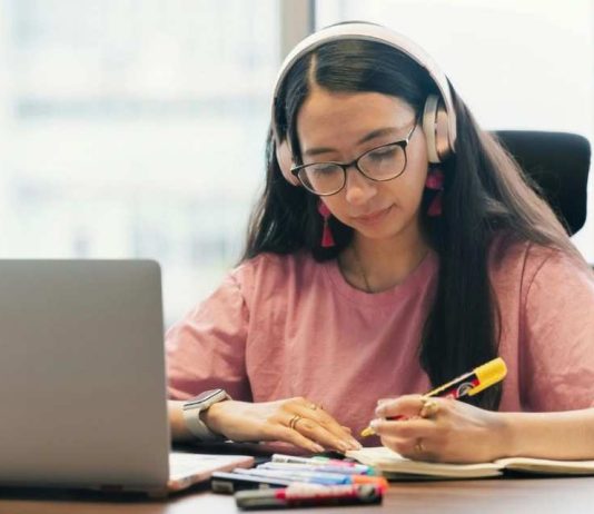 ¿Estudiar más después del título mejora tu futuro laboral?: por qué especializarse importa