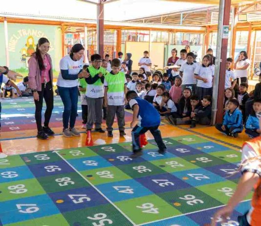 Alumnos de María Elena disminuyen la “ansiedad matemática” y aprenden jugando en el patio Alumnos de María Elena disminuyen la “ansiedad matemática” y aprenden jugando en el patio