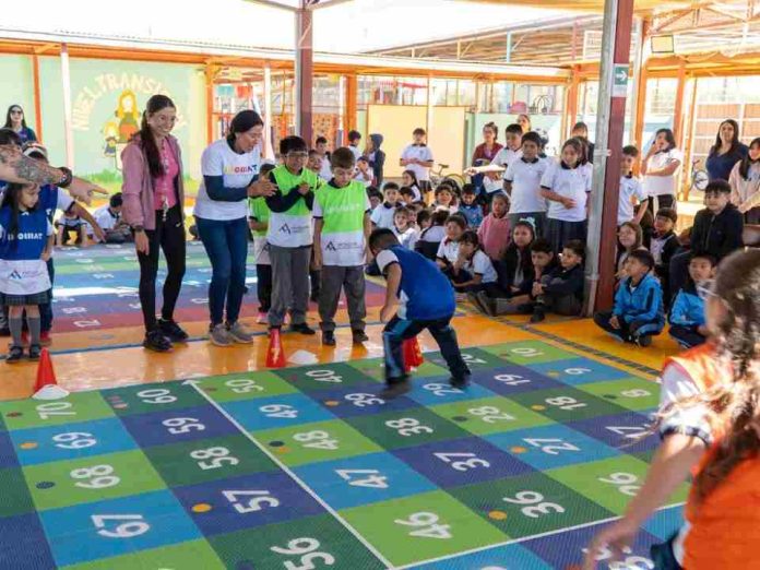 Alumnos de María Elena disminuyen la “ansiedad matemática” y aprenden jugando en el patio Alumnos de María Elena disminuyen la “ansiedad matemática” y aprenden jugando en el patio