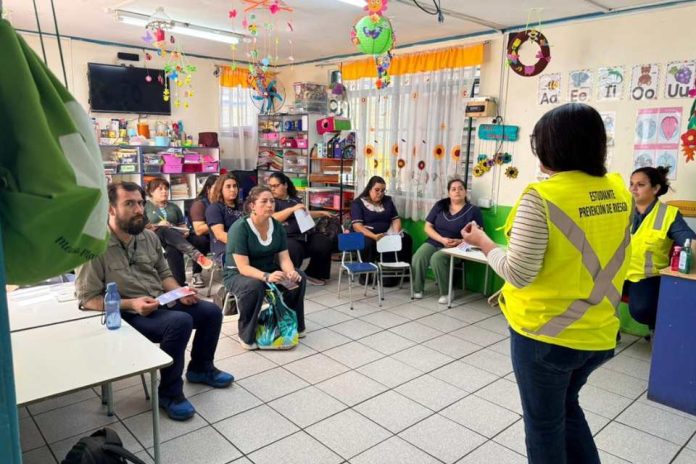 Así funciona el programa que lleva a estudiantes a resolver desafíos reales de construcción en sus comunidades