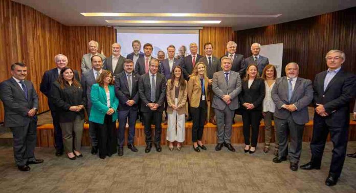 Con presencia de altas autoridades del Mineduc, Vertebral realiza cambio de Mesa Directiva Con presencia de altas autoridades del Mineduc, Vertebral realiza cambio de Mesa Directiva