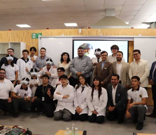 Con visores de realidad virtual, Liceos SOFOFA profundizan sus experiencias en hidrógeno verde 