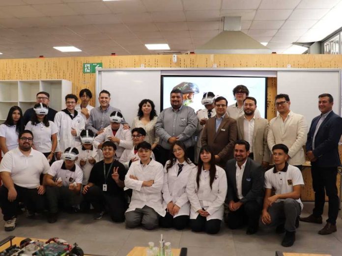 Con visores de realidad virtual, Liceos SOFOFA profundizan sus experiencias en hidrógeno verde 