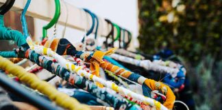 De la ropa usada a soluciones reales: la fundación que ya ha recuperado más de 60 toneladas de textiles y apoya a comunidades en emergencias