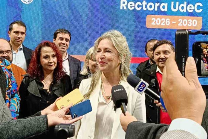 Dra Jacqueline Sepúlveda primera rectora de la Universidad de Concepción Dra Jacqueline Sepúlveda será la primera rectora de la Universidad de Concepción
