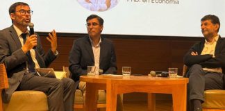 Economistas y académicos UAI plantearon alzas graduales de los precios de los combustibles e impuestos a los más contaminantes