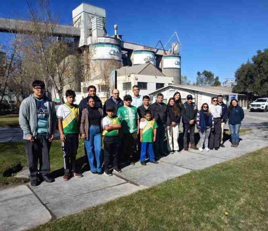 Estudiantes y deportistas de Talcahuano recibieron becas que impulsan su desarrollo académico y deportivo