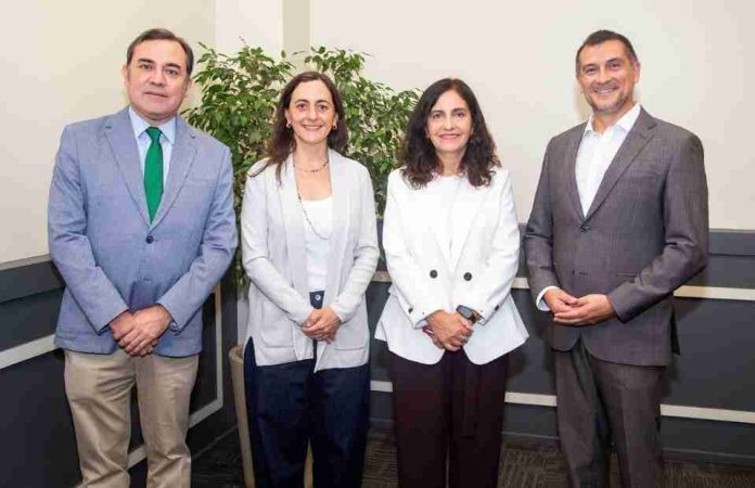 Exministra de Agricultura María Emilia Undurraga inaugura actividades académicas de la Facultad de Medicina Veterinaria y Agronomía de UDLA