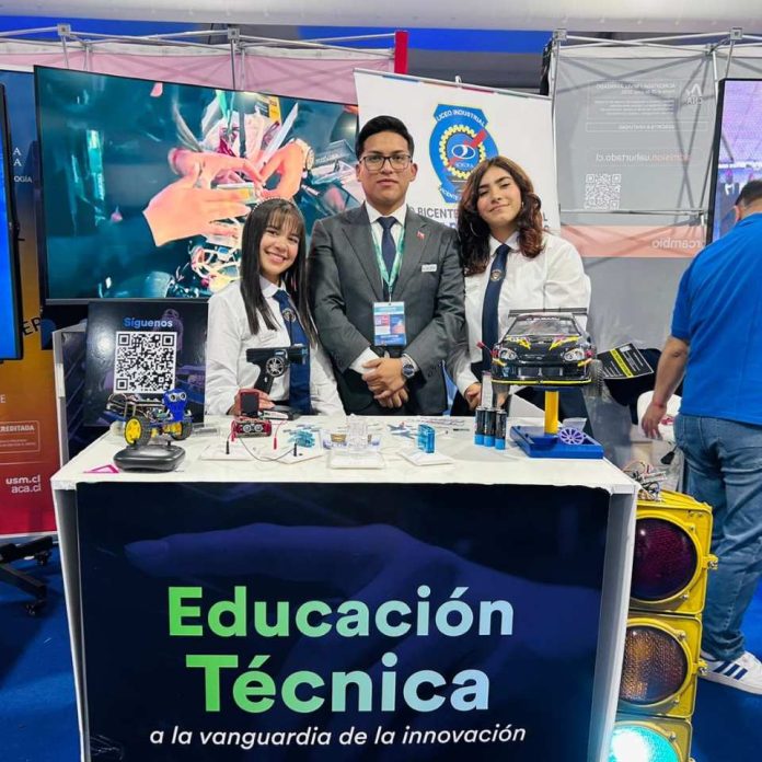 Liceos SOFOFA sorprendieron en la FIDAE con dron propulsado por hidrógeno verde y semáforo sonoro