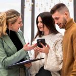 Mercado laboral presiona: casi el 100% de los profesionales en Chile apuesta por el inglés