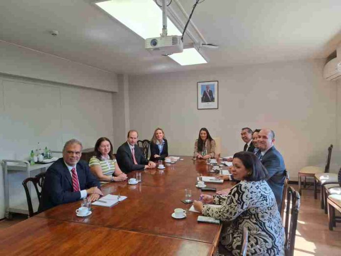Miembros de CONDEFI y LACCEI se reunieron con la Ministra de Educación María Paz Arzola