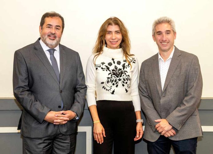 Sede Santiago de UDLA inaugura sus actividades académicas 2026 con charla magistral de Alejandra Mustakis sobre innovación y emprendimiento