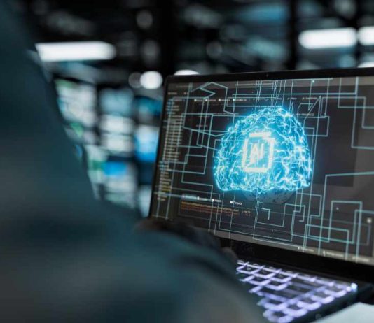 Sueldos especialistas IA fluctúan entre 2,2 y 6,8 millones de pesos en Chile