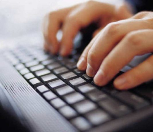 Sueldos de hasta 100 dólares la hora: los entrenadores de IA ganan terreno en Chile