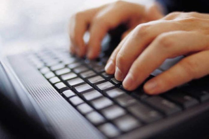 Sueldos de hasta 100 dólares la hora: los entrenadores de IA ganan terreno en Chile