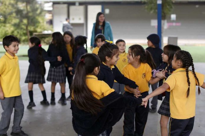 Supereduc presenta guía para fortalecer seguridad en establecimientos educacionales