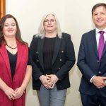 UDLA reafirma su compromiso con la excelencia en educación online en charla magistral con Jennifer Mathes