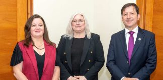 UDLA reafirma su compromiso con la excelencia en educación online en charla magistral con Jennifer Mathes