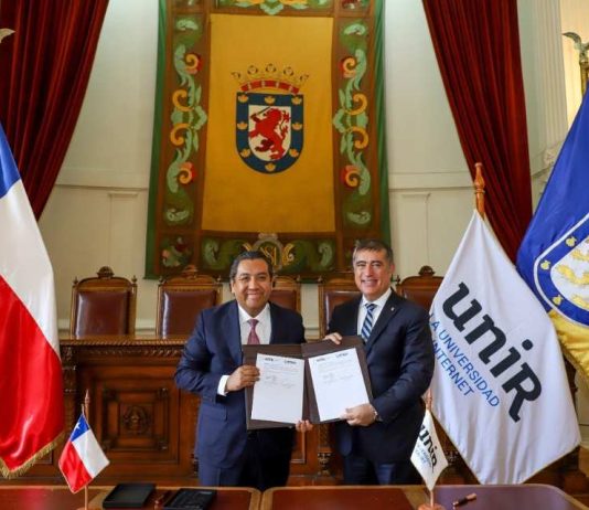 UNIR y la Alcaldía de Santiago de Chile firman un convenio estratégico para impulsar la educación online de máxima calidad en el país